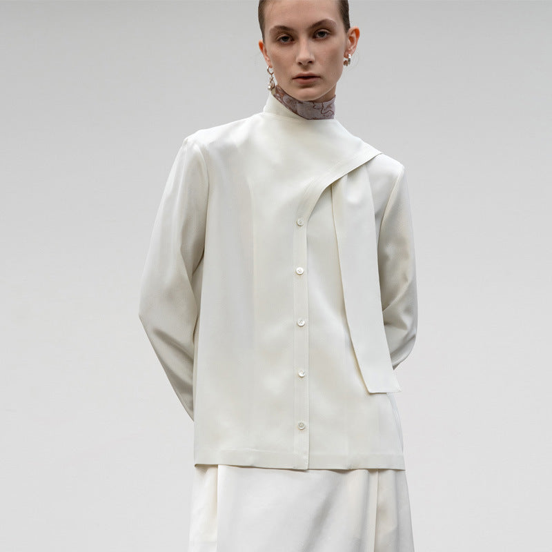 Dame elegant bluse med asymmetrisk snit og kvalitets knapdetaljer Stilla