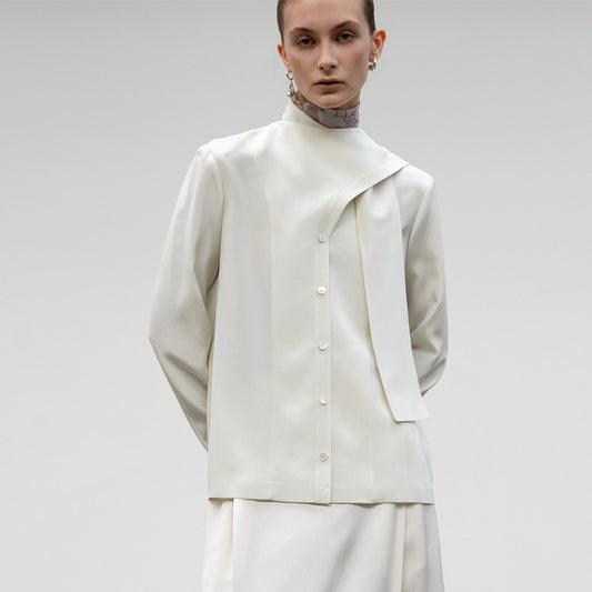 Dame elegant bluse med asymmetrisk snit og kvalitets knapdetaljer Stilla