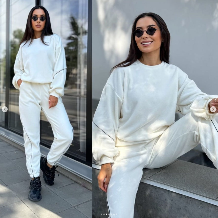 Dame afslappet fritidssæt med løs pasform og dekorerende kontrastsyninger Stilla