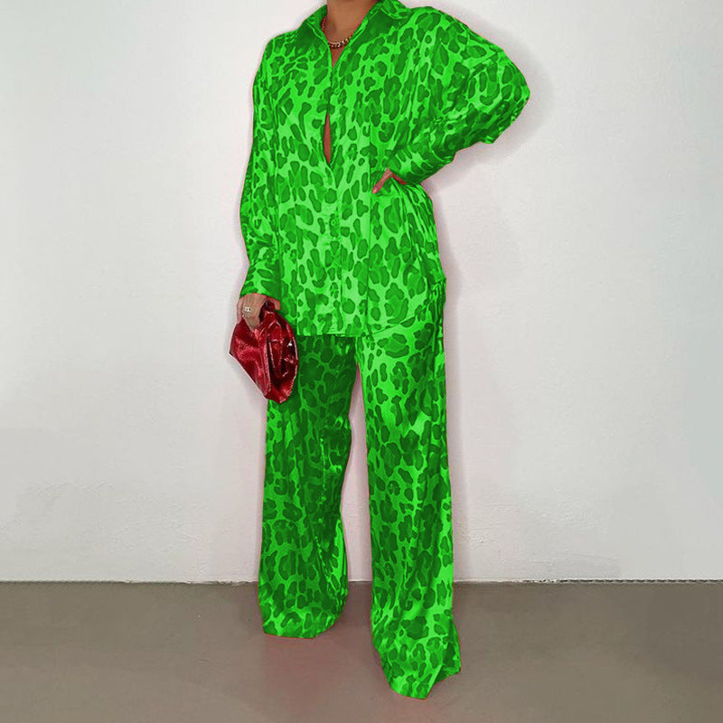 Dame Satin-jumpsuit med attraktivt leopardmønster Stilla