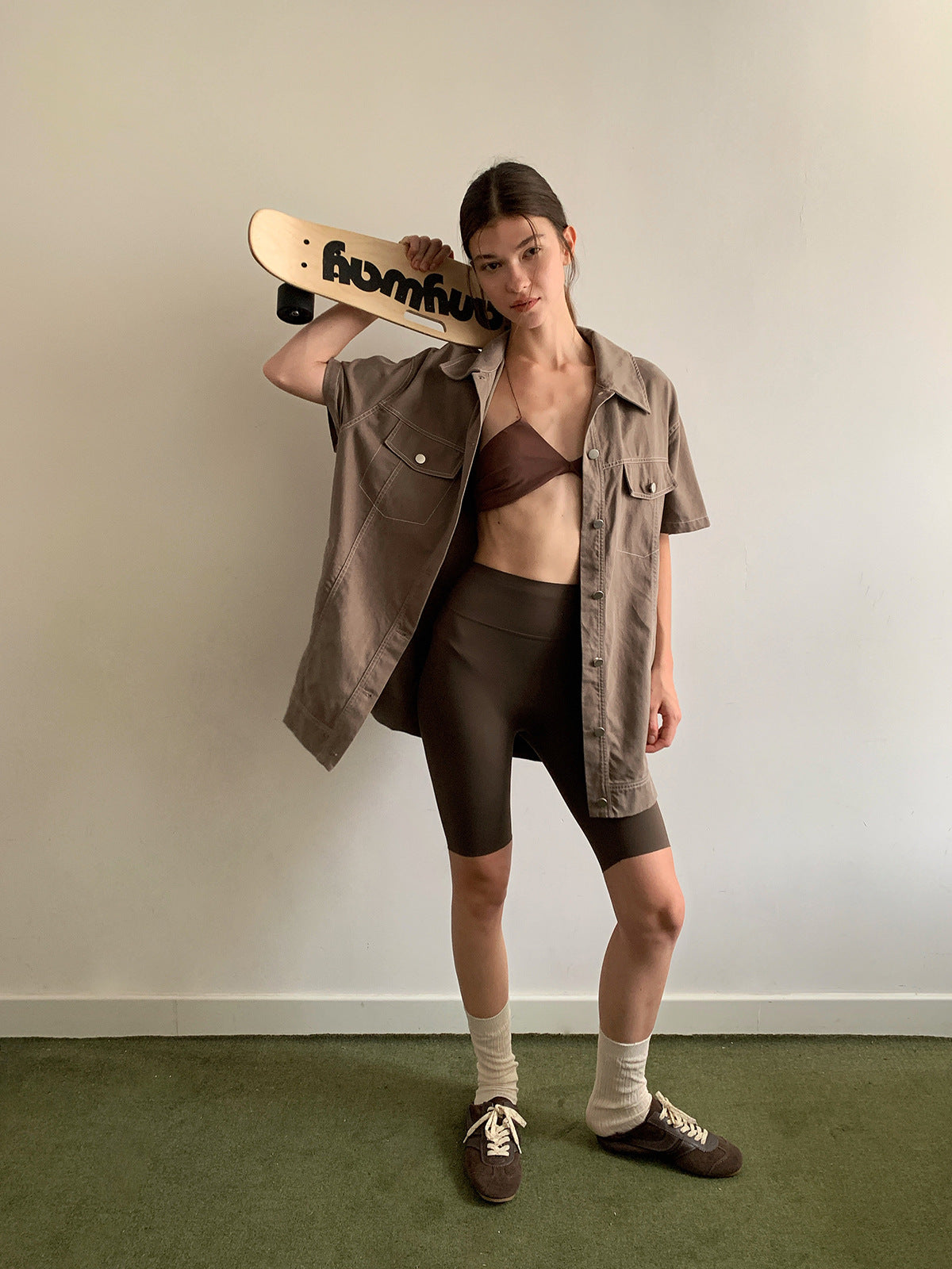 Dame afslappet kortærmet jakke med praktiske lommer og moderne snit Stilla