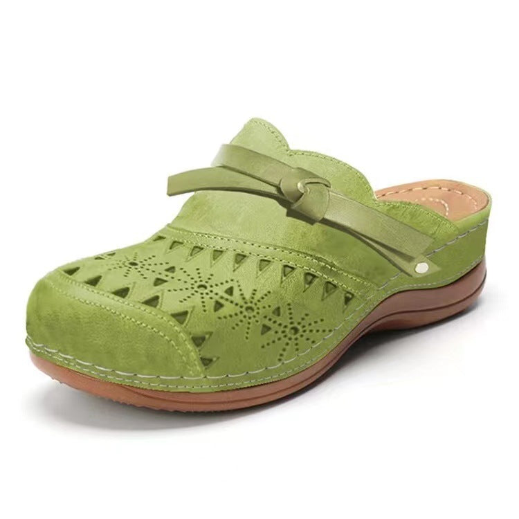 Dame Komfortable Clogs med filigran gennembruddesign og elegant rem Stilla