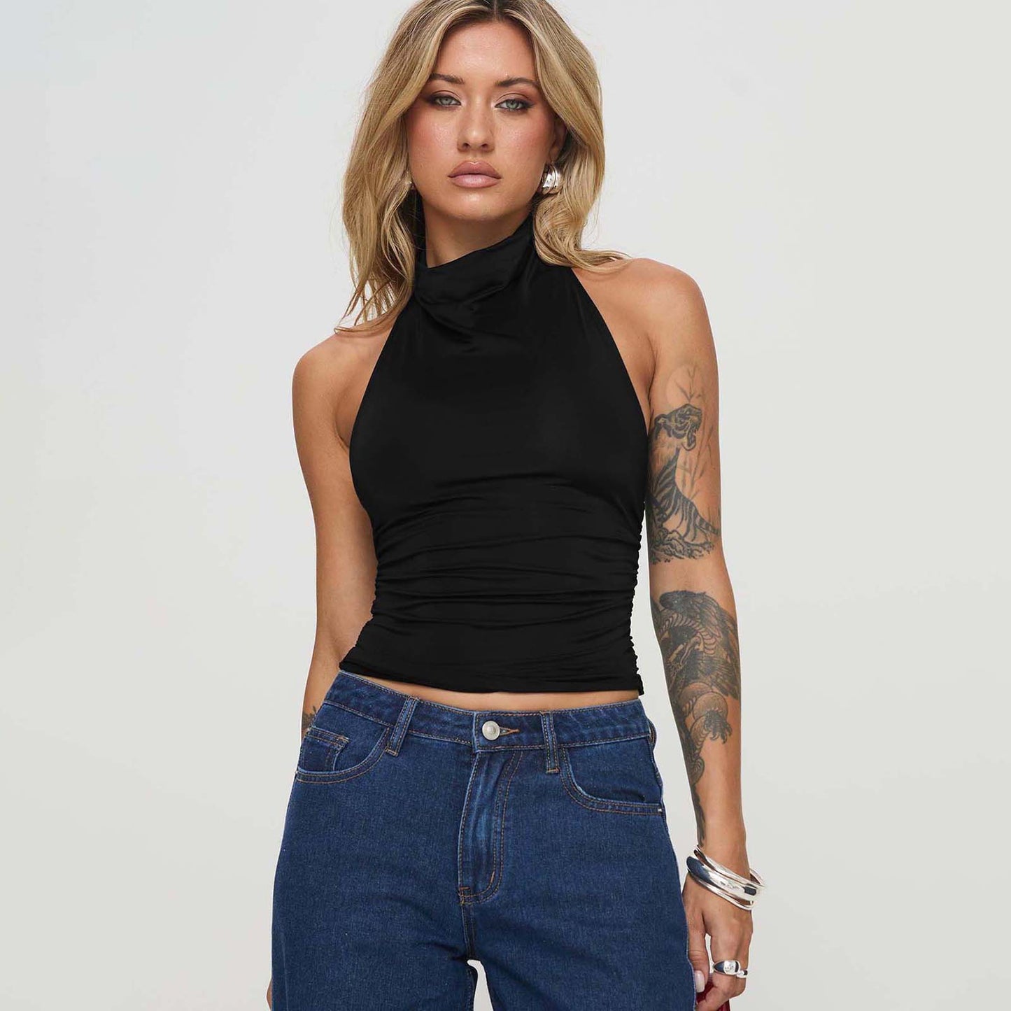 Dame afslappet crop-top med høj halsudskæring og dekorativ ruching Stilla