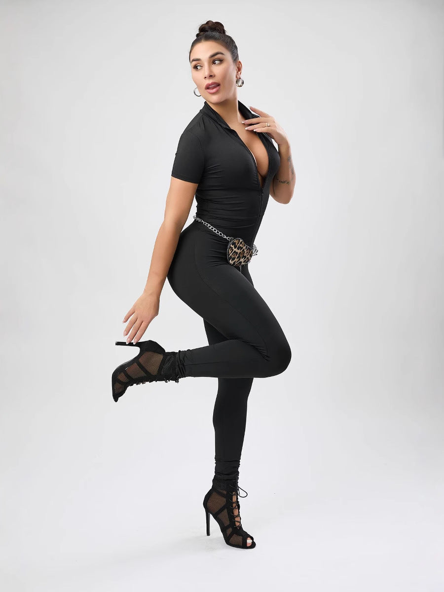 Dame jumpsuit med kort ærme og dyb udskæring Stilla