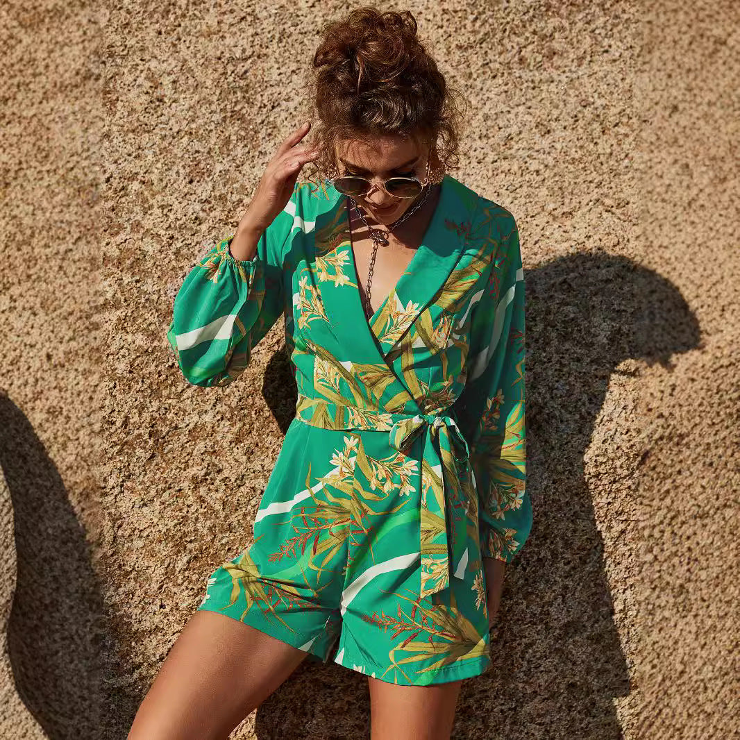Dame jumpsuit med floralt design og afslappet wrapped stil Stilla