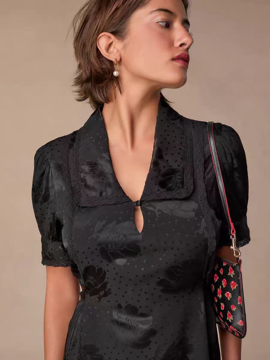 Dame Elegant Bluse med blomsterdesign og fine blondedetaljer Stilla