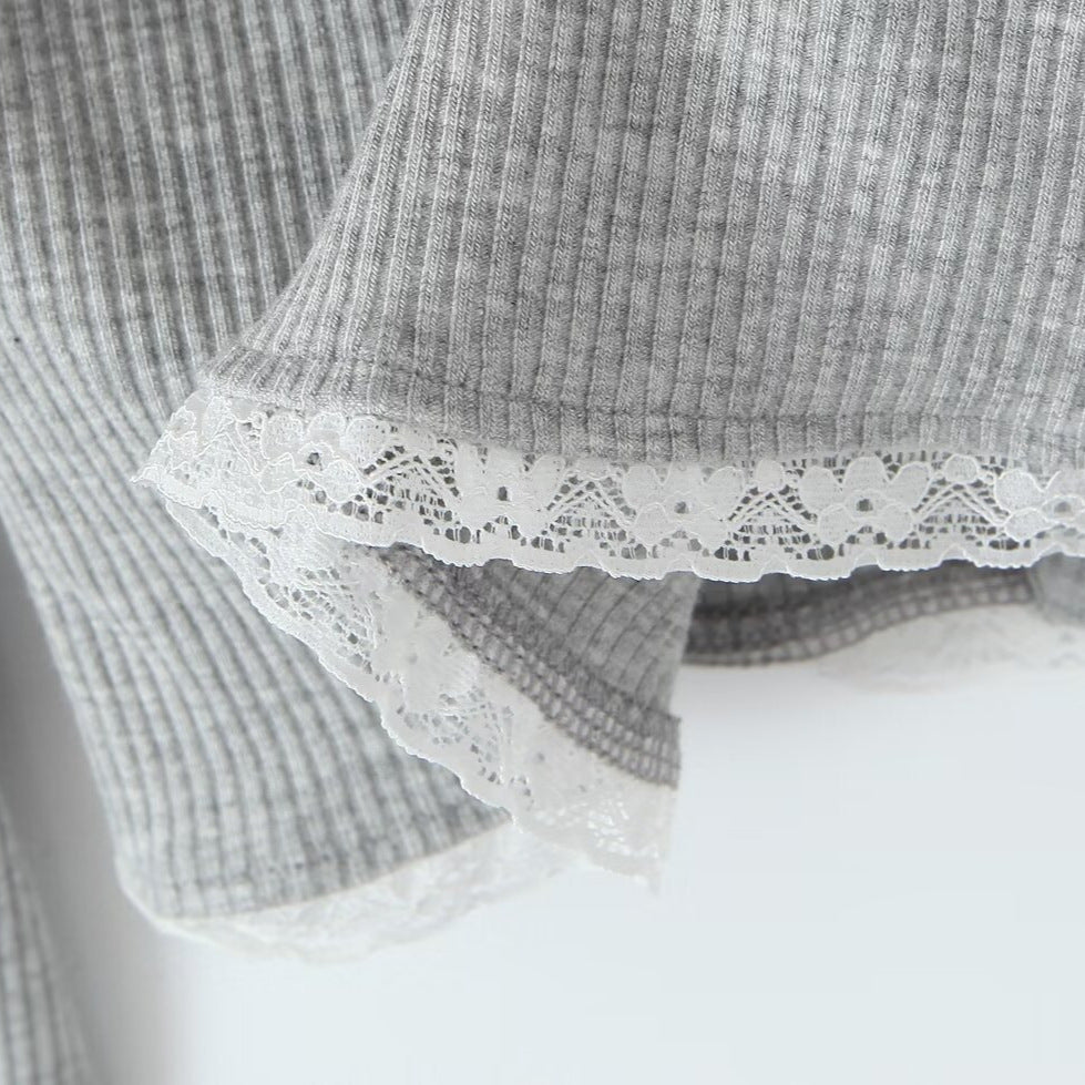 Dame cropped Langærmet skjorte med romantiske spidsdetaljer og knaplukning Stilla