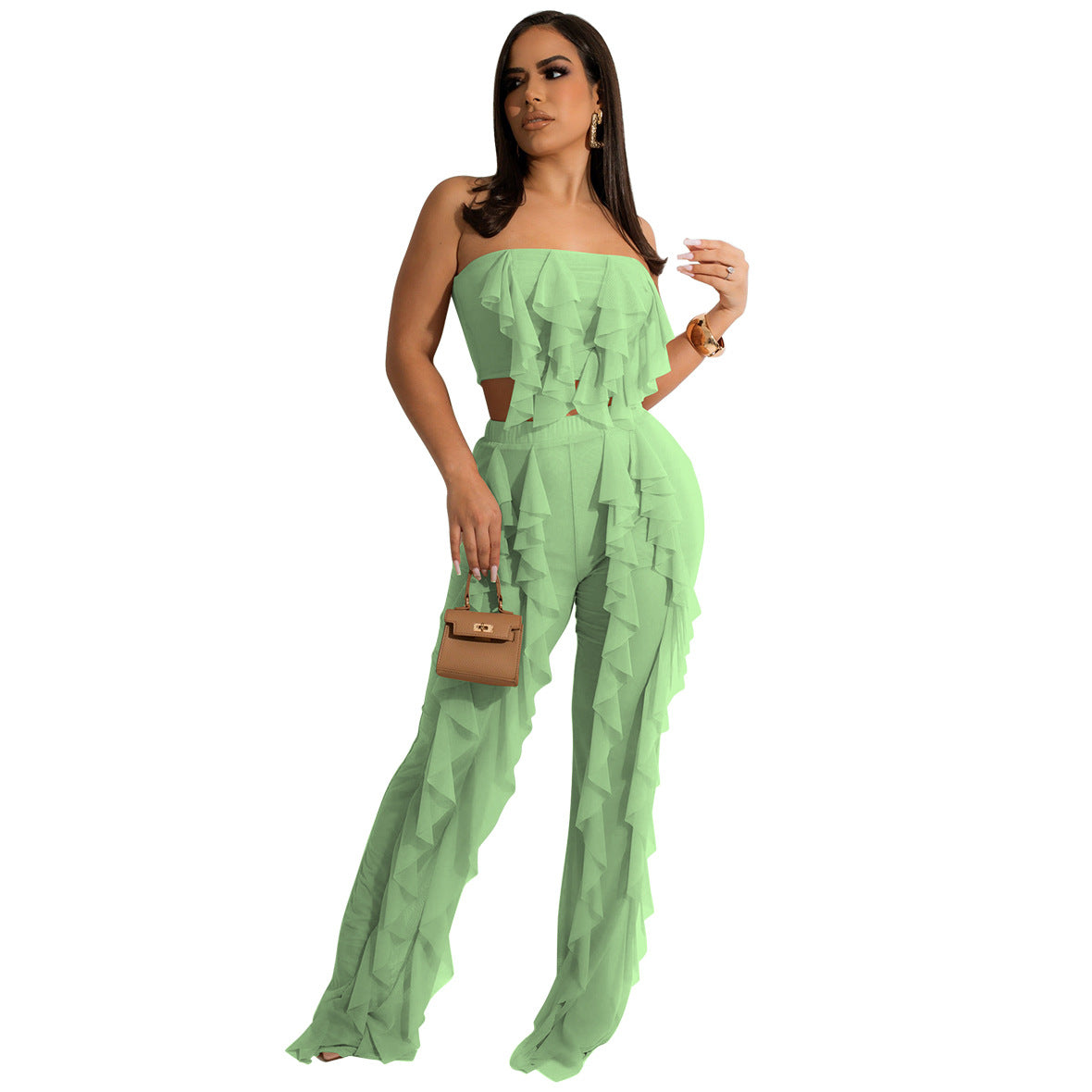 Dame jumpsuit med voluminøse flæser og off-shoulder design Stilla