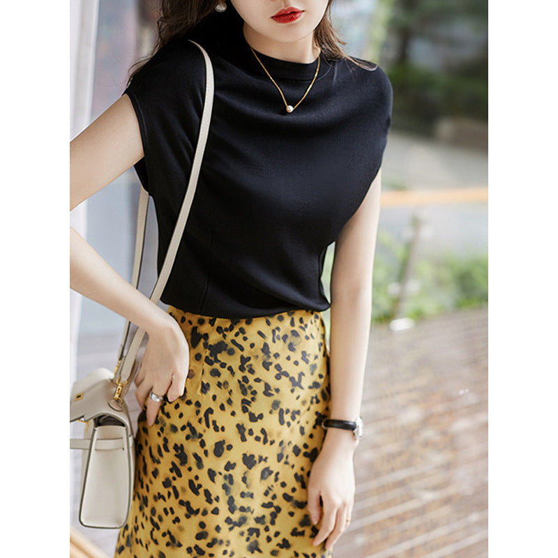 Dame elegant højhalset top med korte ærmer og fin struktur Stilla