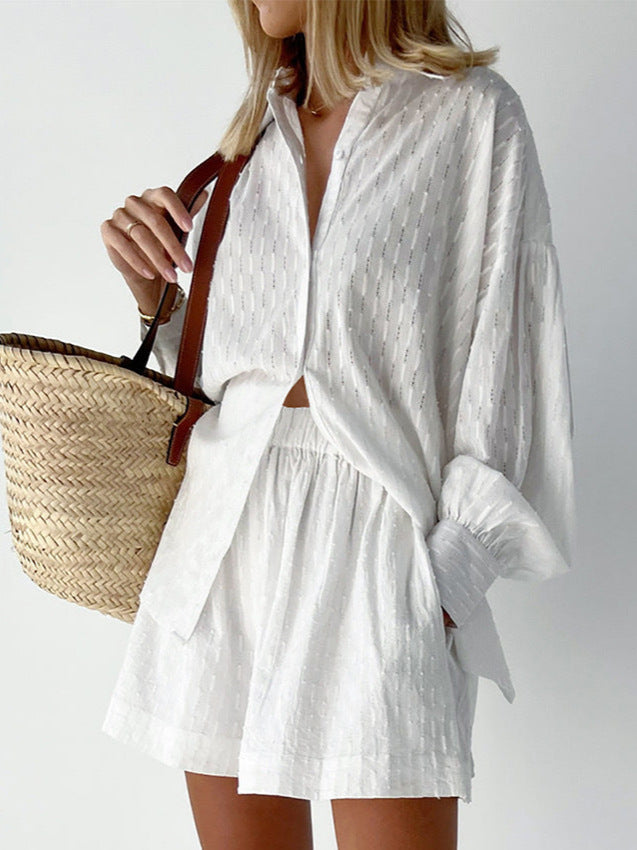 Dame afslappet sommerensemble bestående af bluse og shorts Stilla