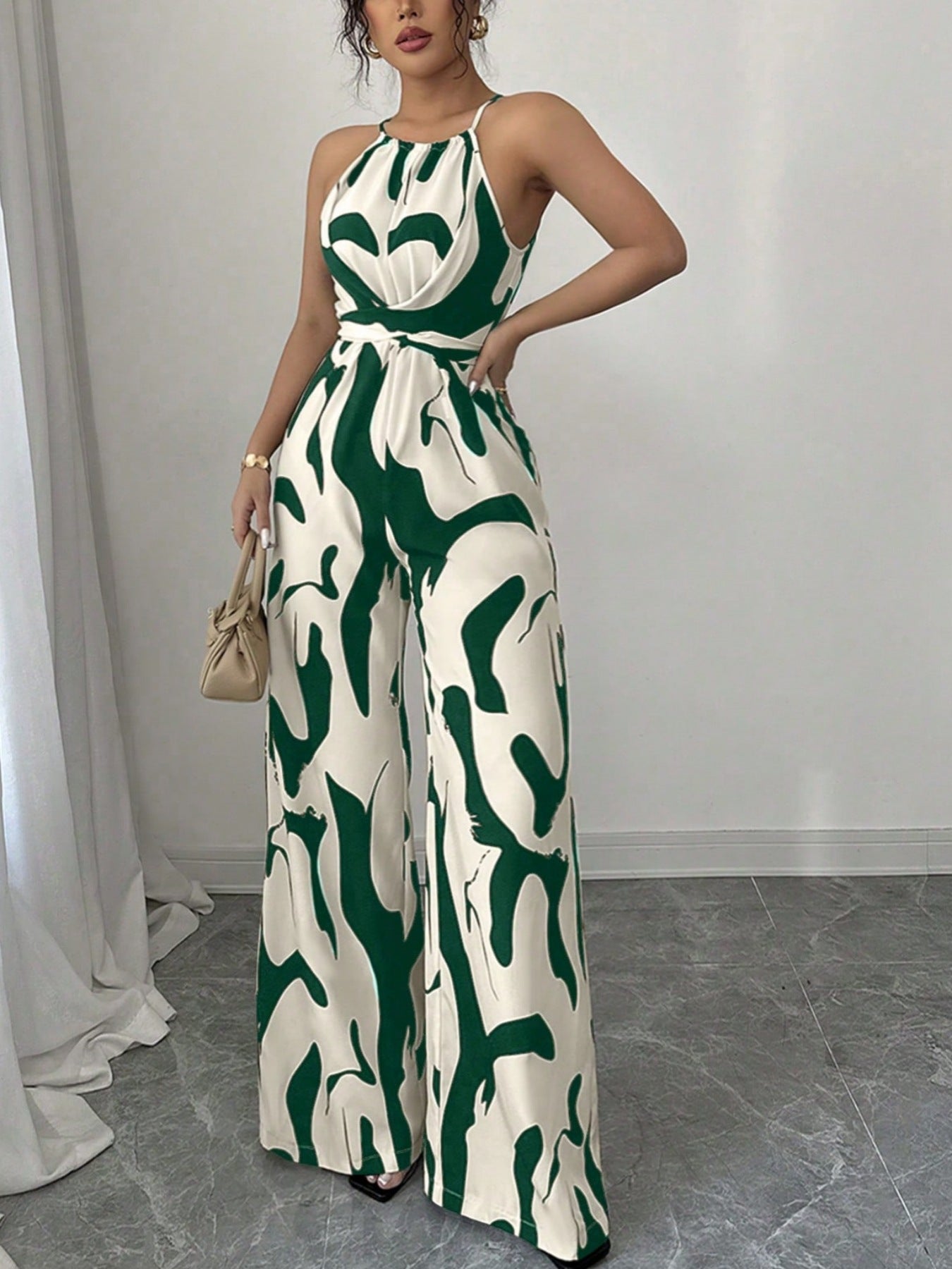 Dame jumpsuit med høj krave og elegant drapering Stilla