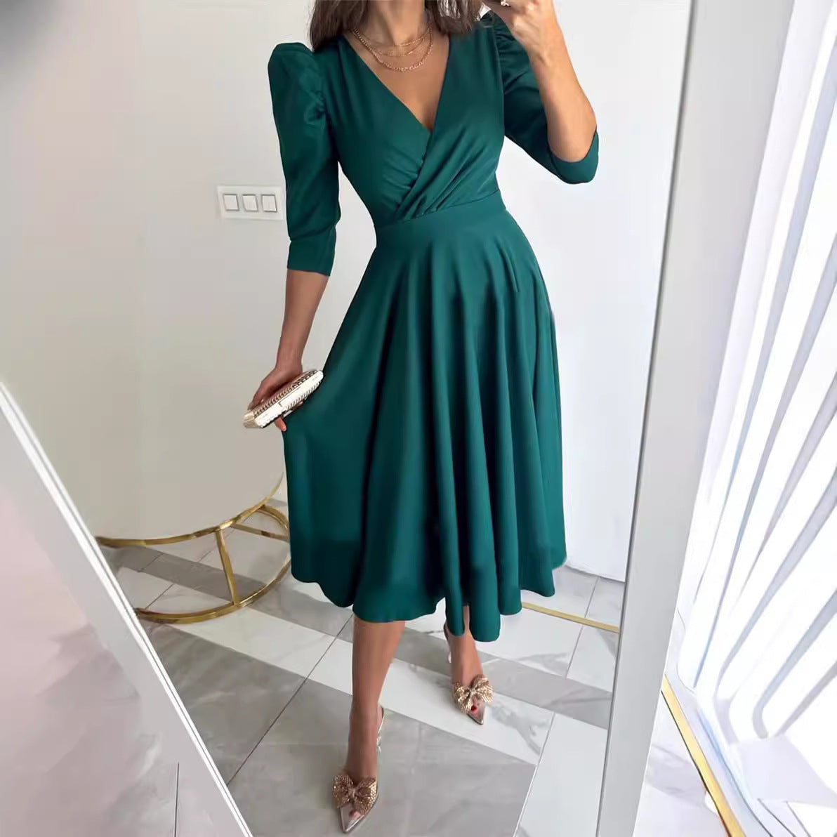 Dame A-linie kjole med puffærmer og omslagseffekt Stilla