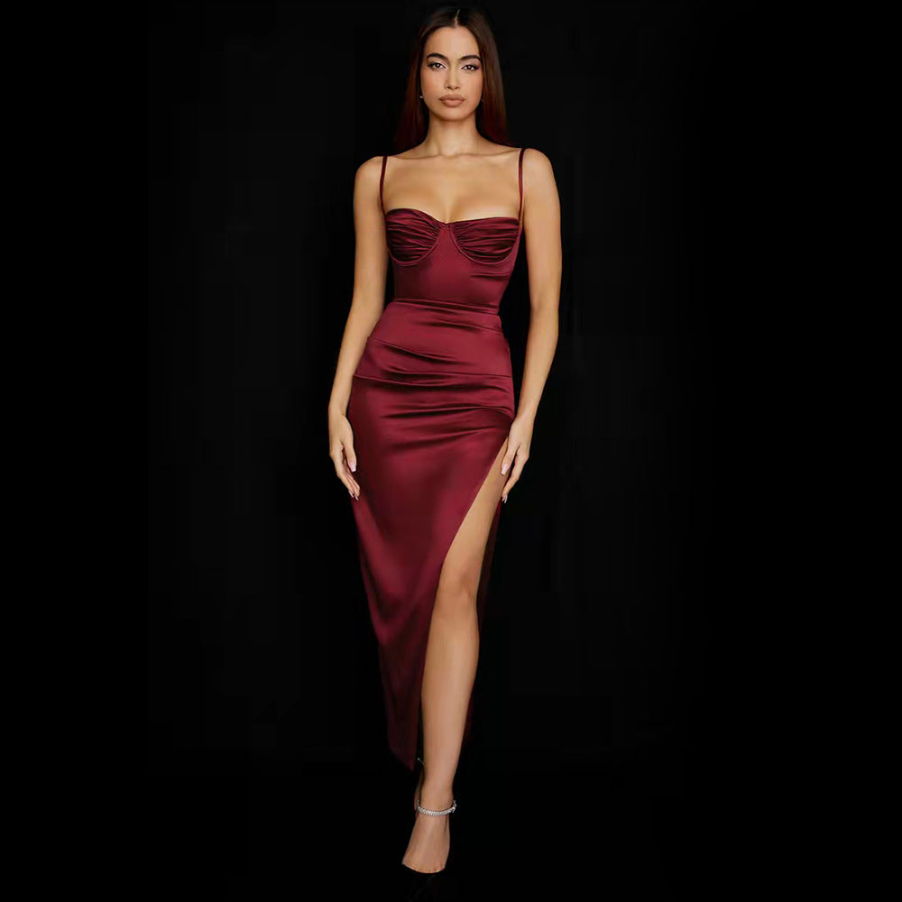 Dame elegance Maxikjole med raffineret drapering og sidelæg Stilla