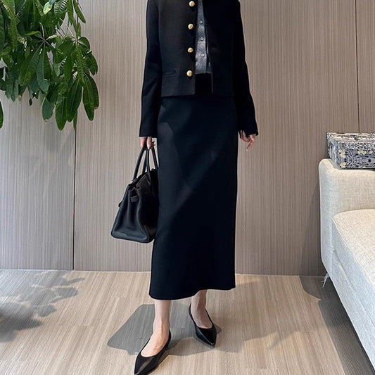 Dame elegant figursyet blazer-sæt med guld-farvede knapper og smart nederdel Stilla