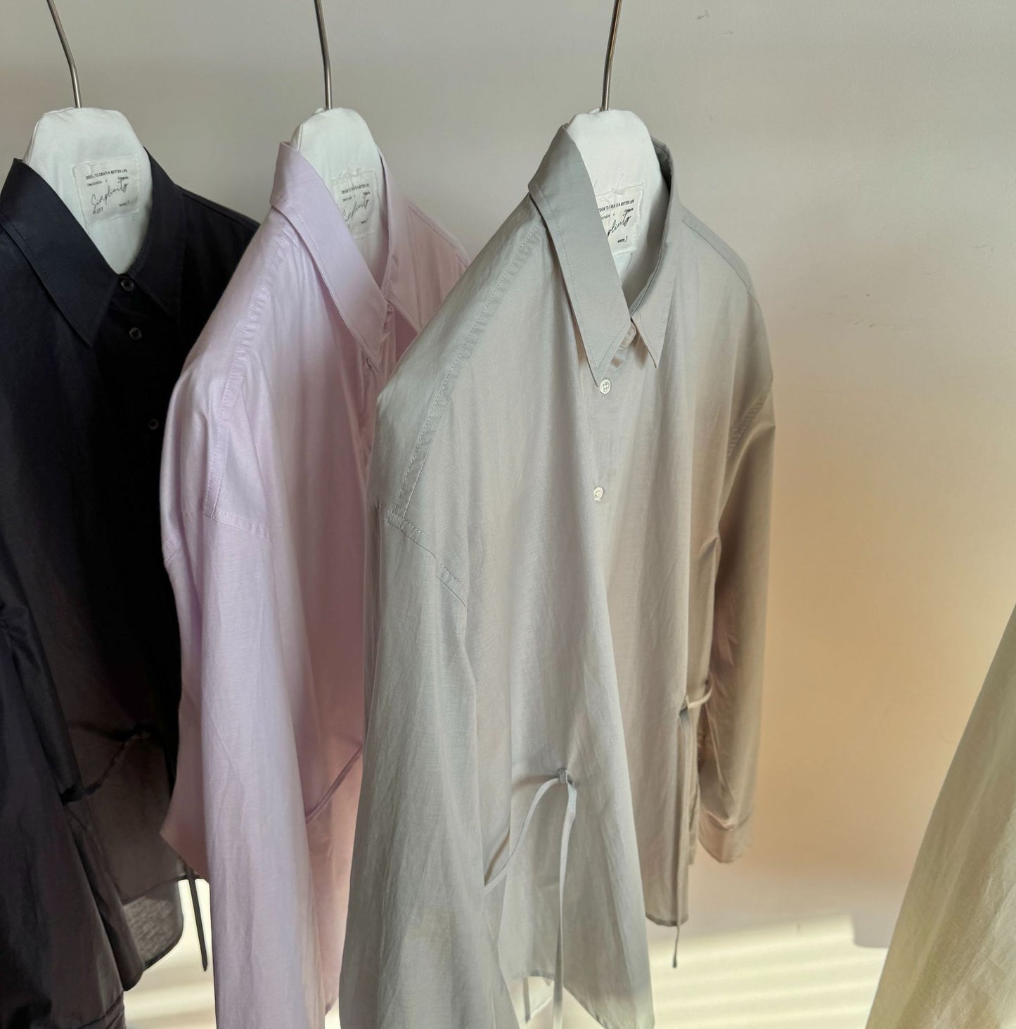 Dame afslappet skjorte med integreret taljebinding og oversized snit Stilla