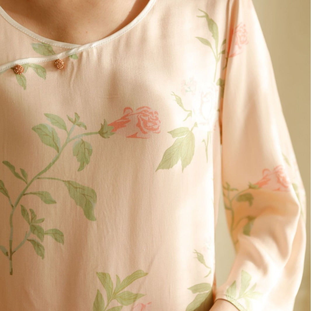 Dame pyjamasæt med elegant blomsterdesign og løs pasform Stilla
