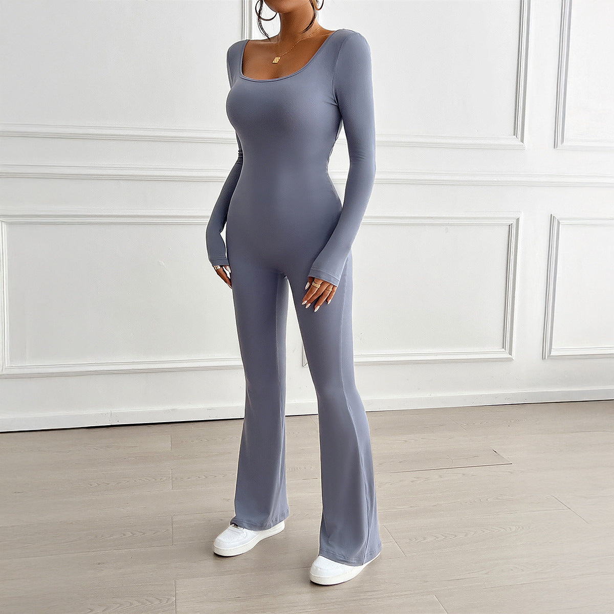 Dame figursyet jumpsuit med lange ærmer og smalle ben Stilla