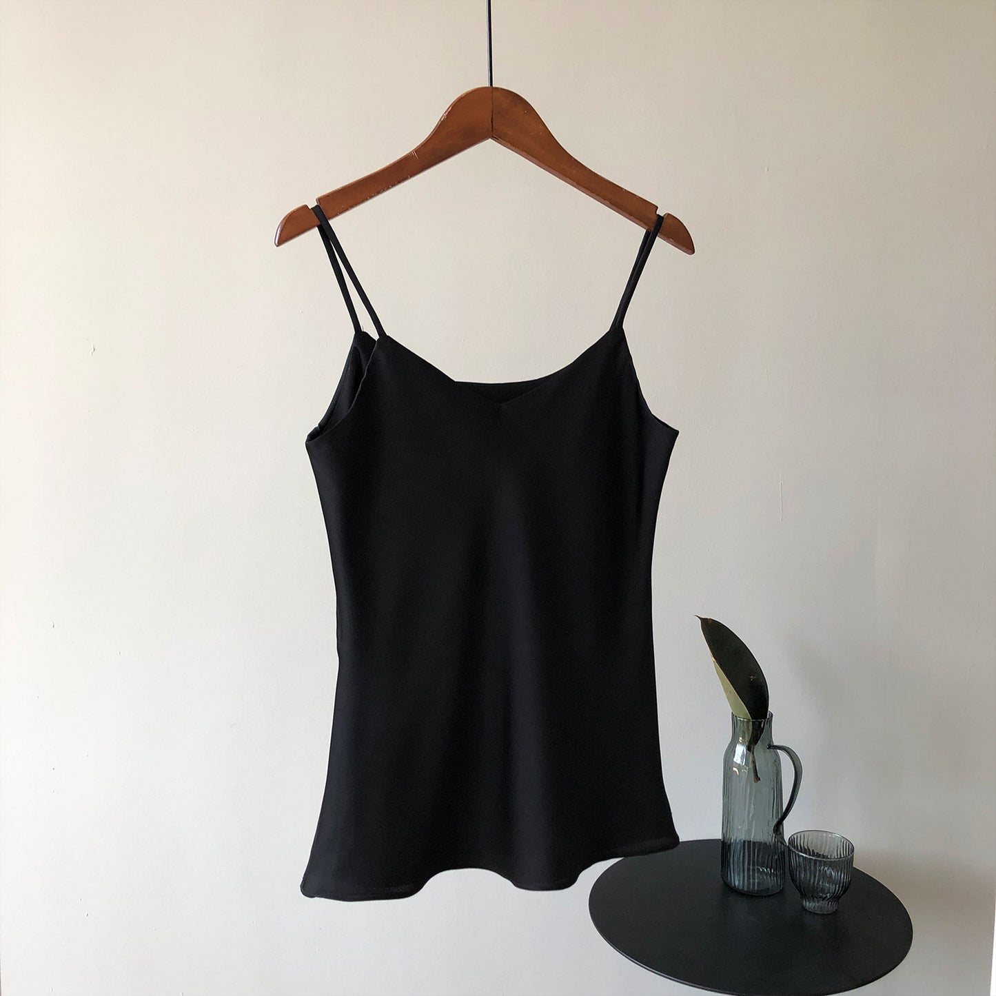 Dame elegant camisole-top med fint satinmateriale og justerbare spaghetti-stropper Stilla
