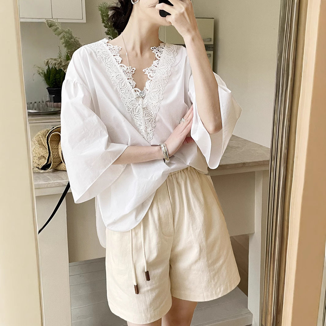 Dame elegant bluse med fine spids dekorationer og moderne V-udskæring Stilla