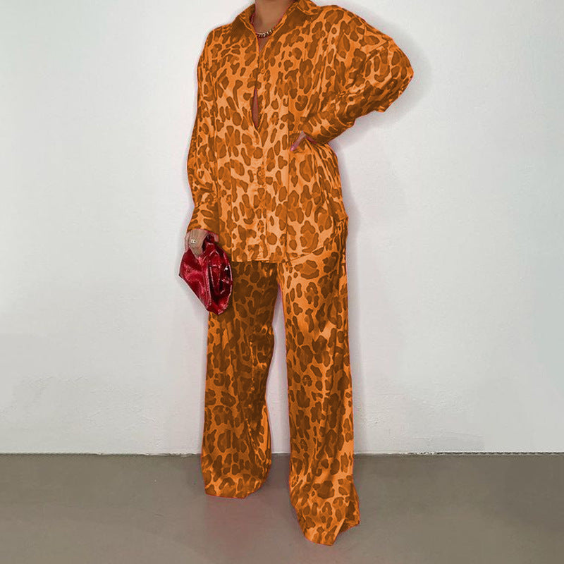 Dame Satin-jumpsuit med attraktivt leopardmønster Stilla