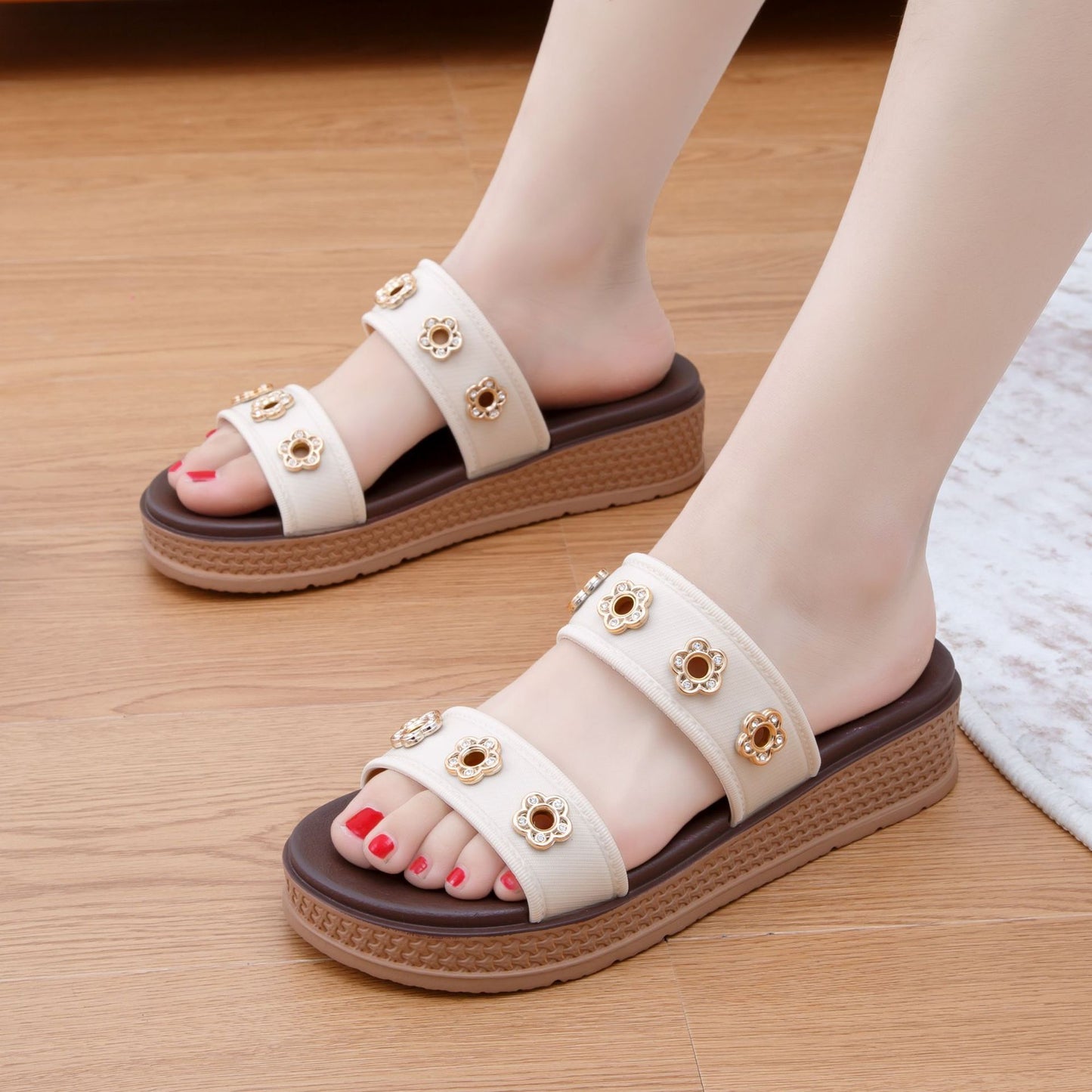 Dame Dekorative og modige slides med glamorøse detaljer Stilla