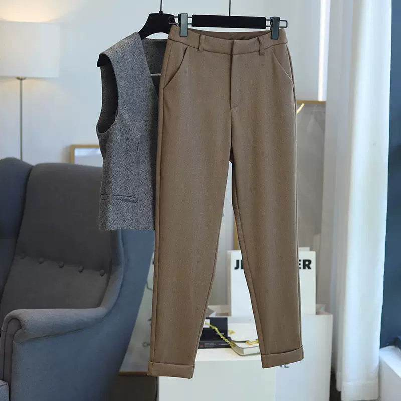 Dame elegant blazer-bukser-sæt med tætsiddende vest og smalskårede bukser Stilla