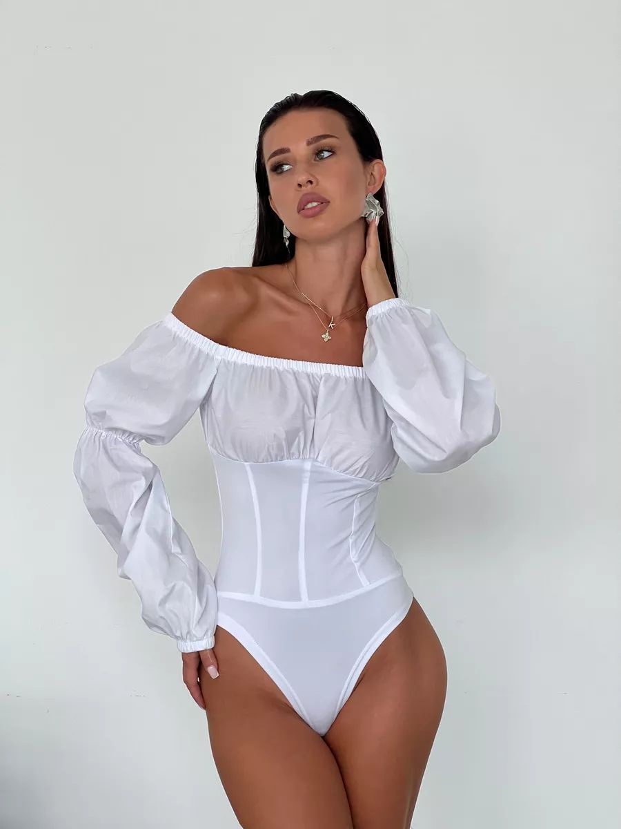 Dame Off-Shoulder Bodysuit med voluminøse ærmer og tætsiddende snit Stilla