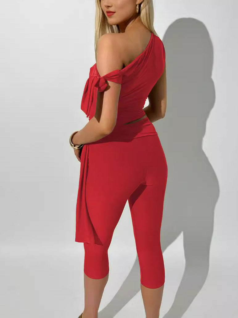 Dame figursyet One-Shoulder Jumpsuit med svingende slids Stilla