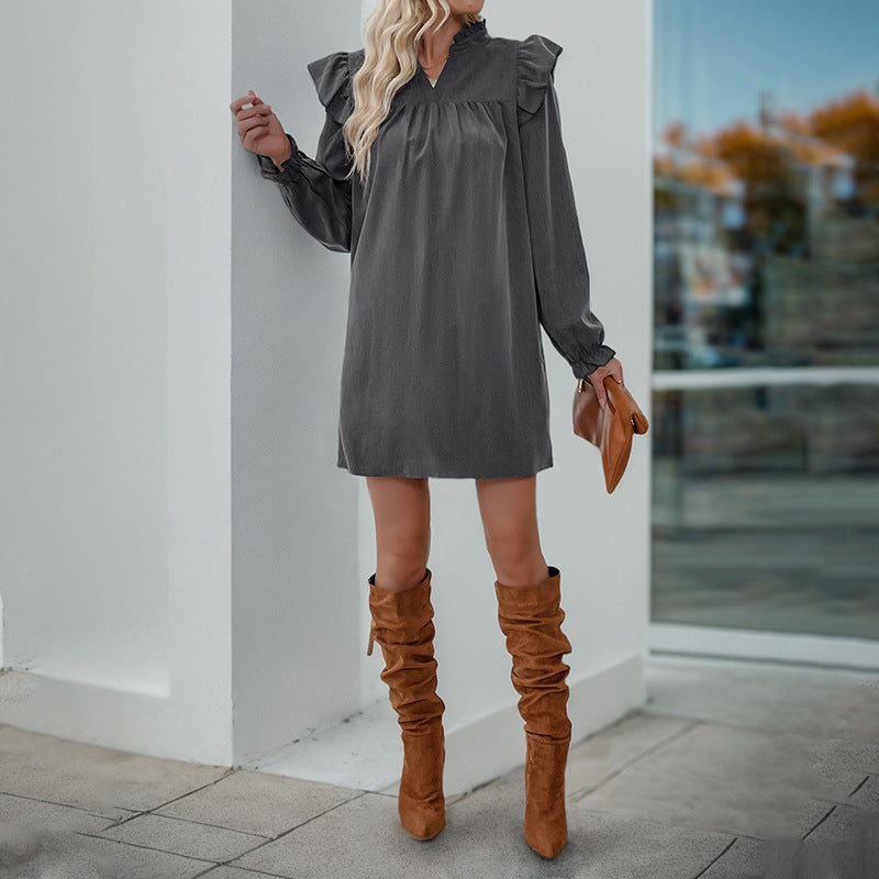 Dame afslappet kjole med flæse detaljer og lang arm Stilla