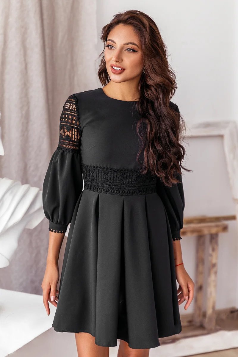 Dame elegant chiffon kjole med spidsærme og figursyet accent Stilla