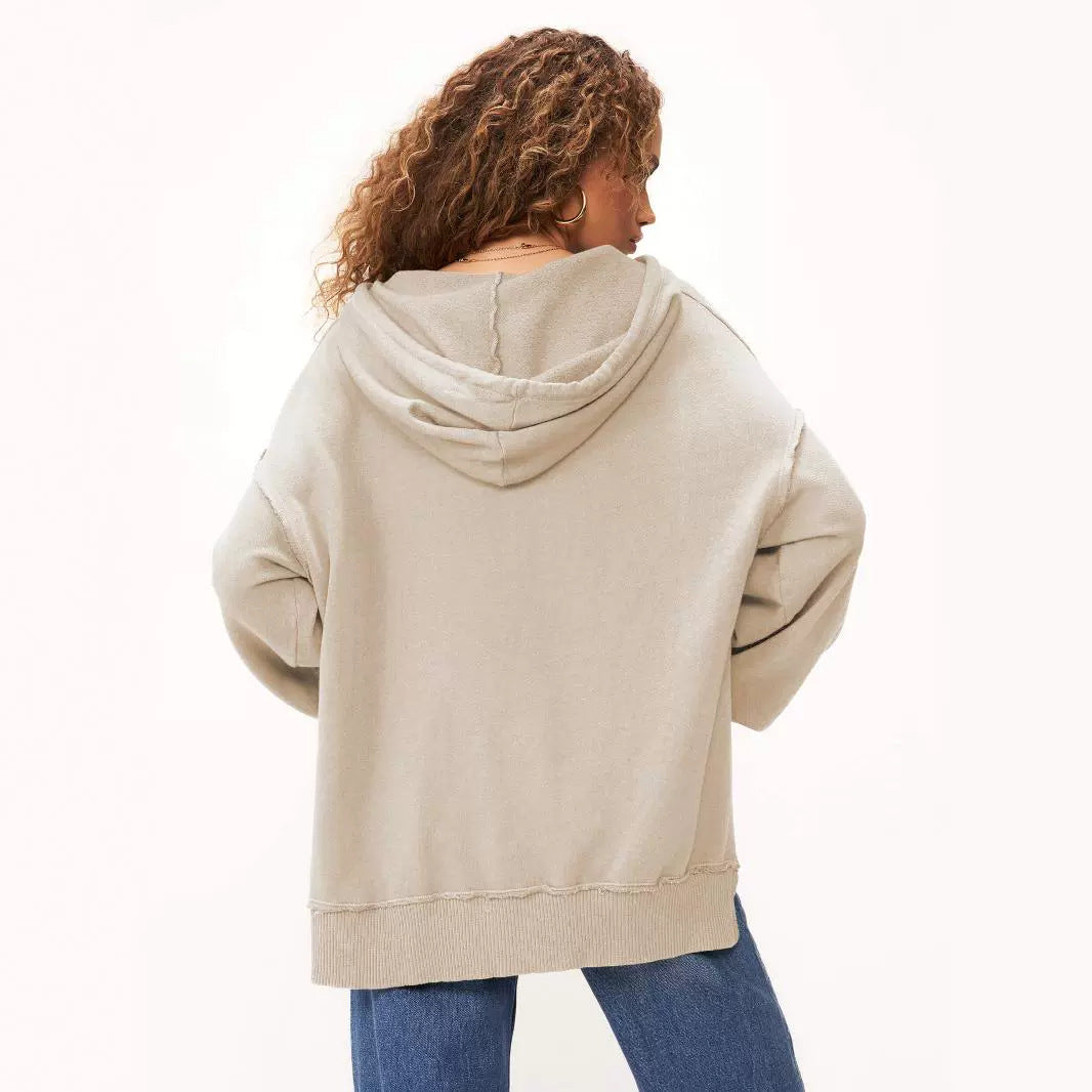 Dame afslappet hoodie med bred pasform og moderigtige detaljer Stilla