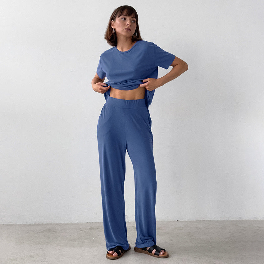 Dame afslappet Lounge-sæt med bred bluse og komfortable bukser Stilla