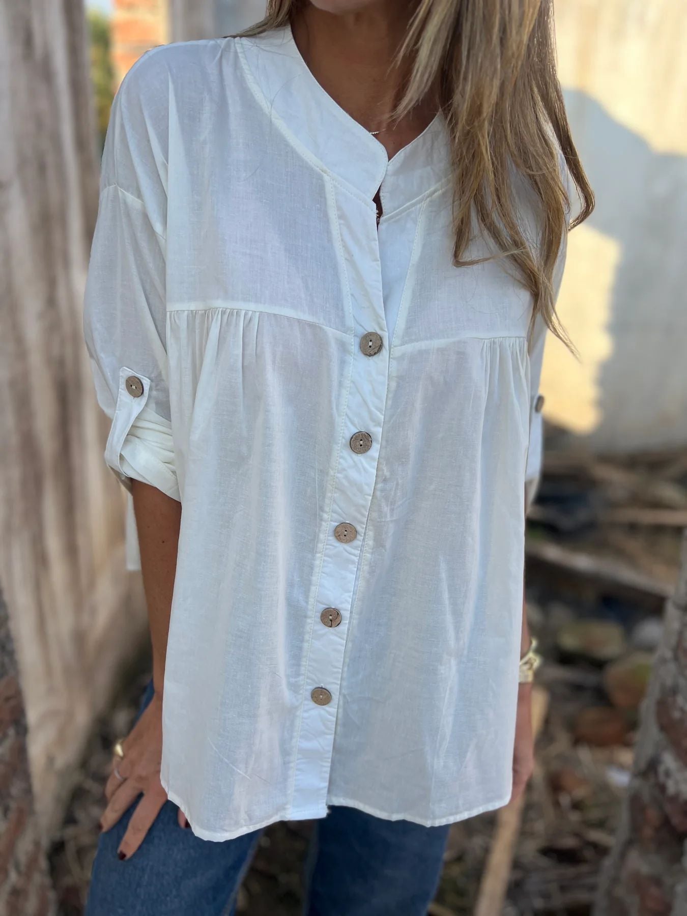 Dame afslappet bluse med knapdetaljer Stilla