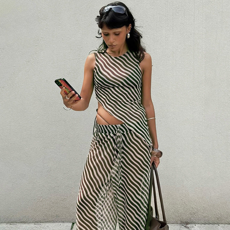 Dame stilfuld jumpsuit med asymmetrisk snit og stribemønster Stilla