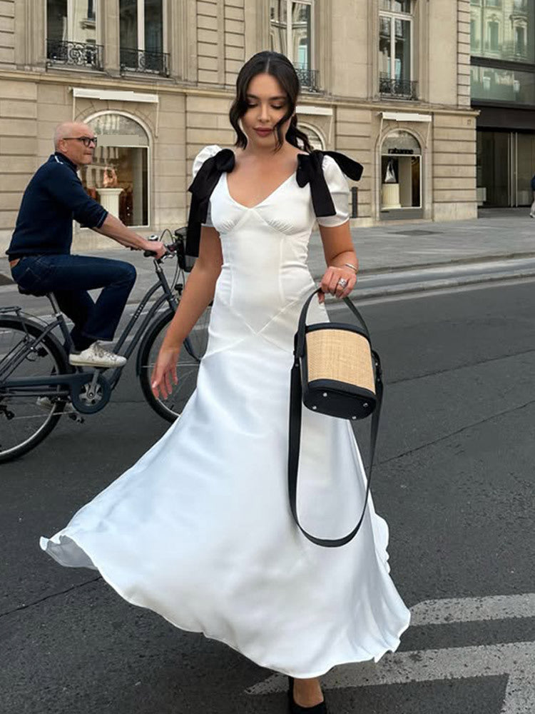 Dame elegant aftenkjole med puffærmer og fine detaljer Stilla