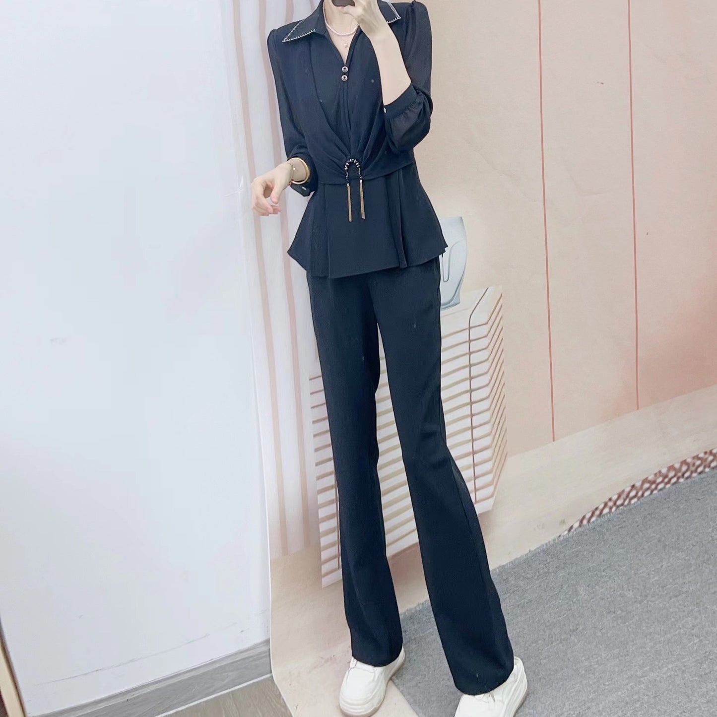 Dame Elegant Blazer-Bukser-Sæt med moderigtigt Taljebælte og kvalitetsstoffer Stilla