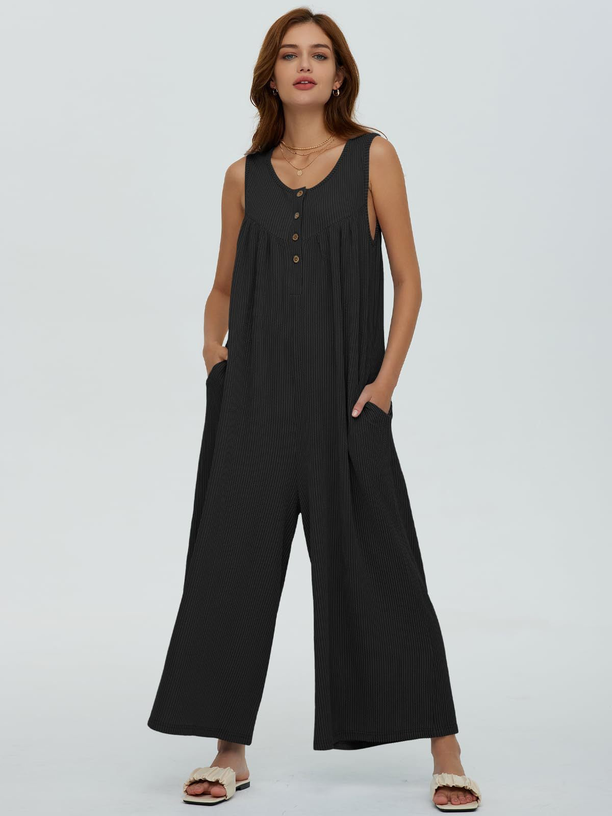 Dame afslappet jumpsuit med vidde ben og knapdetaljer Stilla