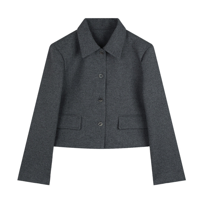 Dame afslappet kort jakke med knapbar krave og praktiske lommer Stilla