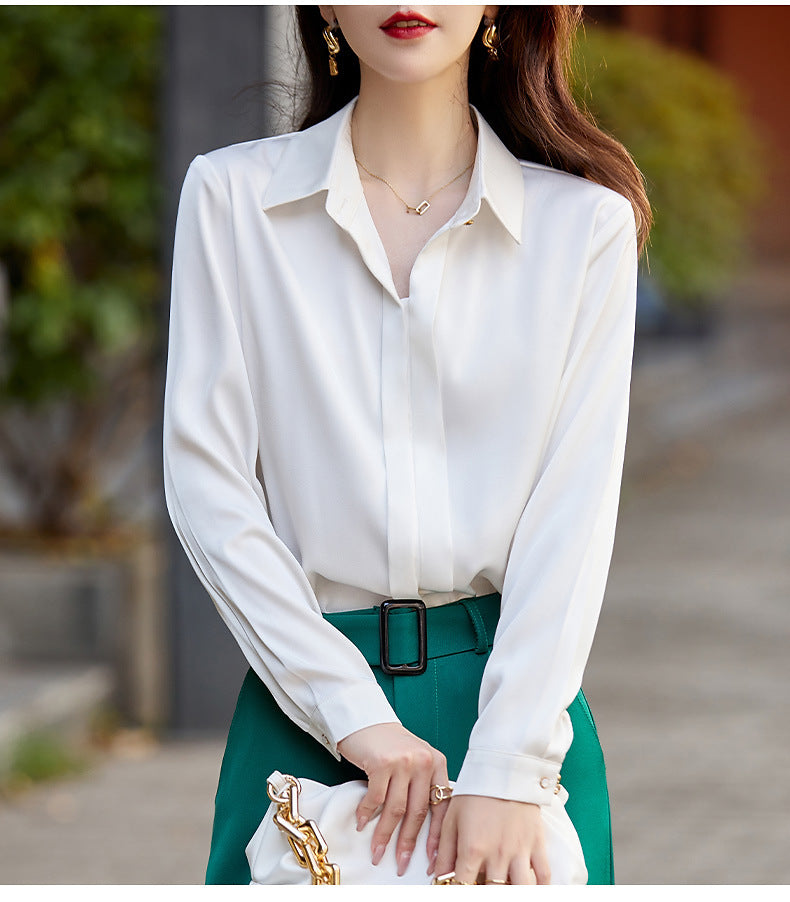 Dame elegant bluse i let satin med moderne knapdetaljer Stilla