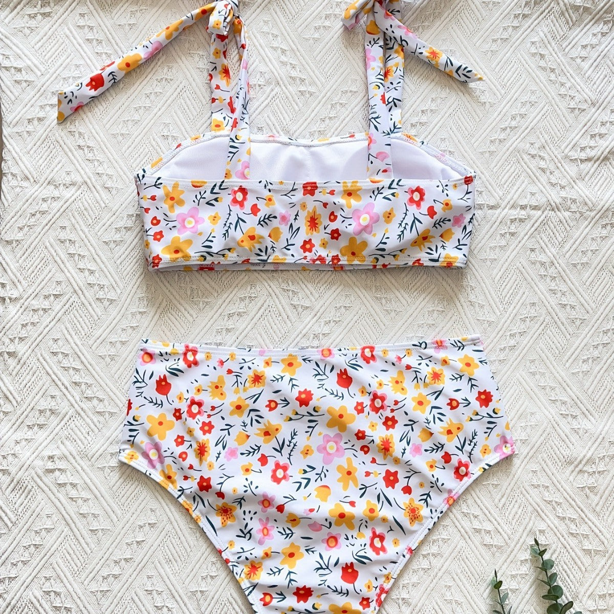 Dame to-delt bikini sæt med justerbare stropper og flydende design Stilla