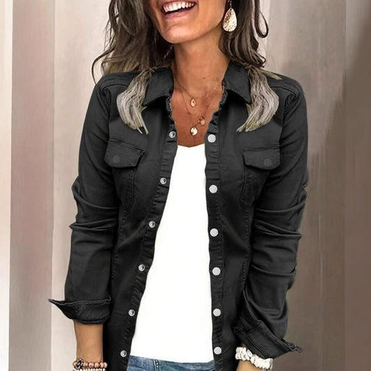 Dame afslappet bomuldsjakke med påsyede lommer og knapdetaljer Stilla