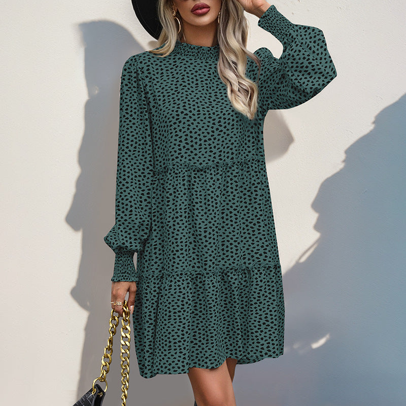 Dame afslappet kjole med rynket design og elegante pufærmer Stilla