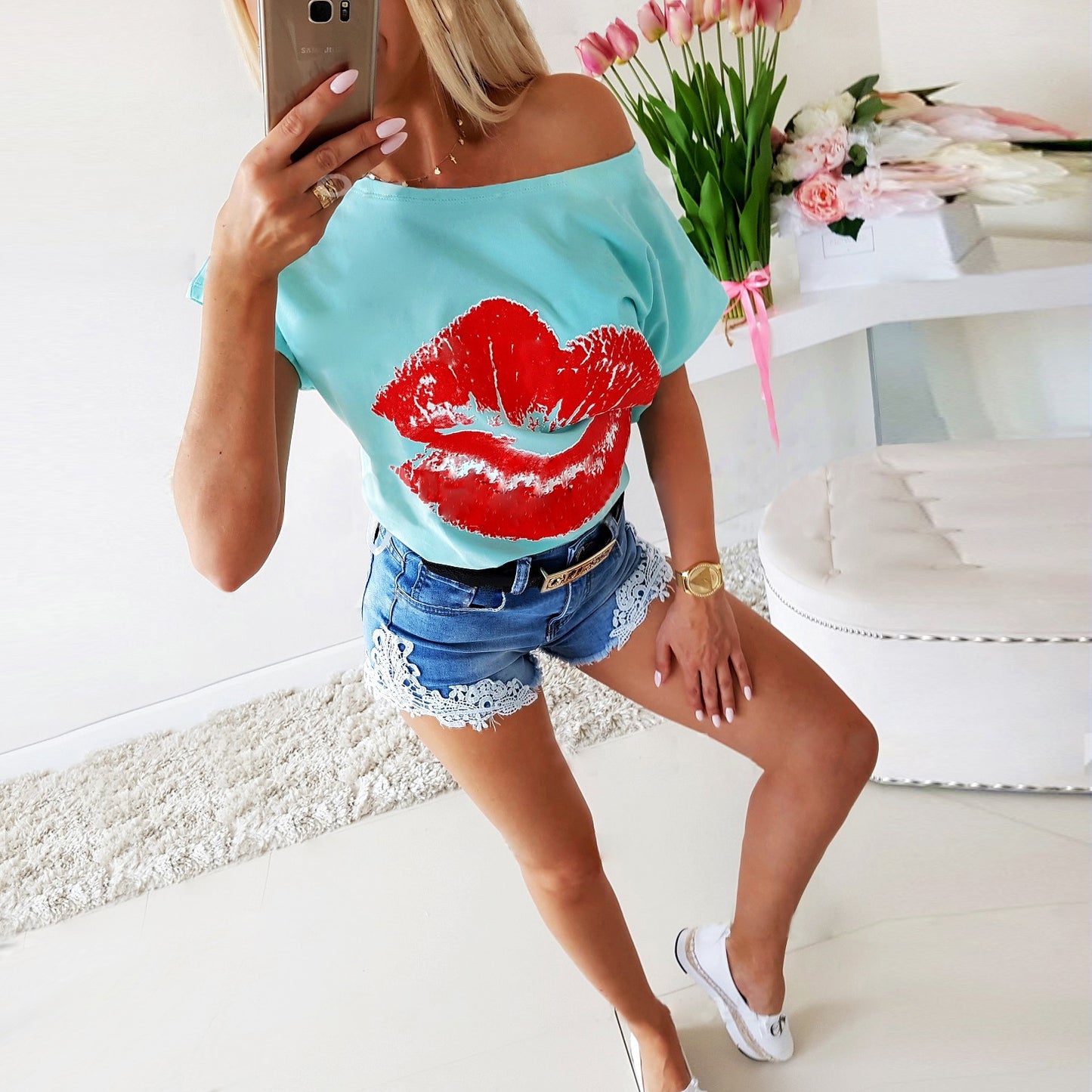 Dame Denim-shorts med filigran spidstop og trendy used-look Stilla