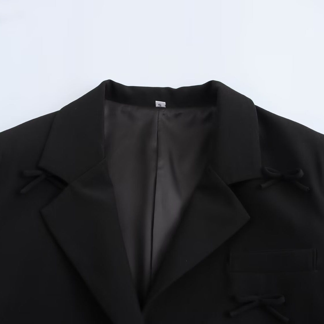 Dame Cropped Blazer med Sløjfedetaljer Stilla