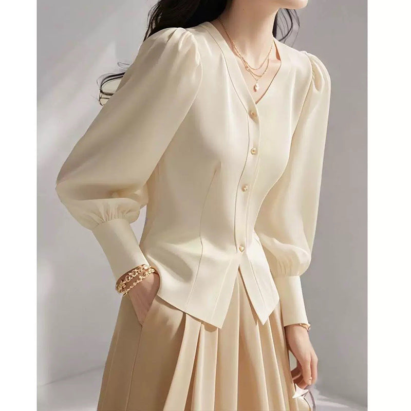 Dame elegant bluse med puffærmer og knapdetaljer Stilla