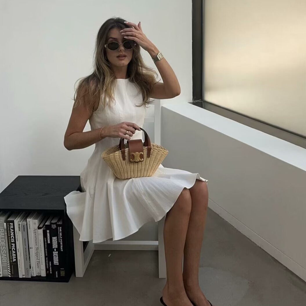 Dame A-linje kjole med elegant snit og figursyet pasform Stilla