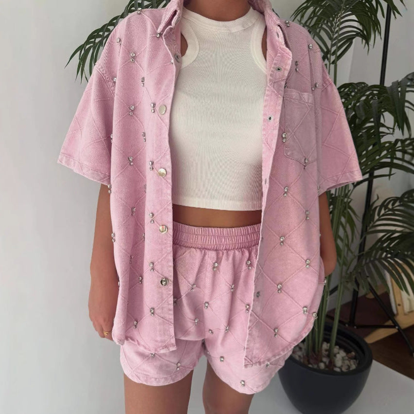 Dame afslappet og stilfuldt sæt bestående af kortærmet bluse og shorts Stilla