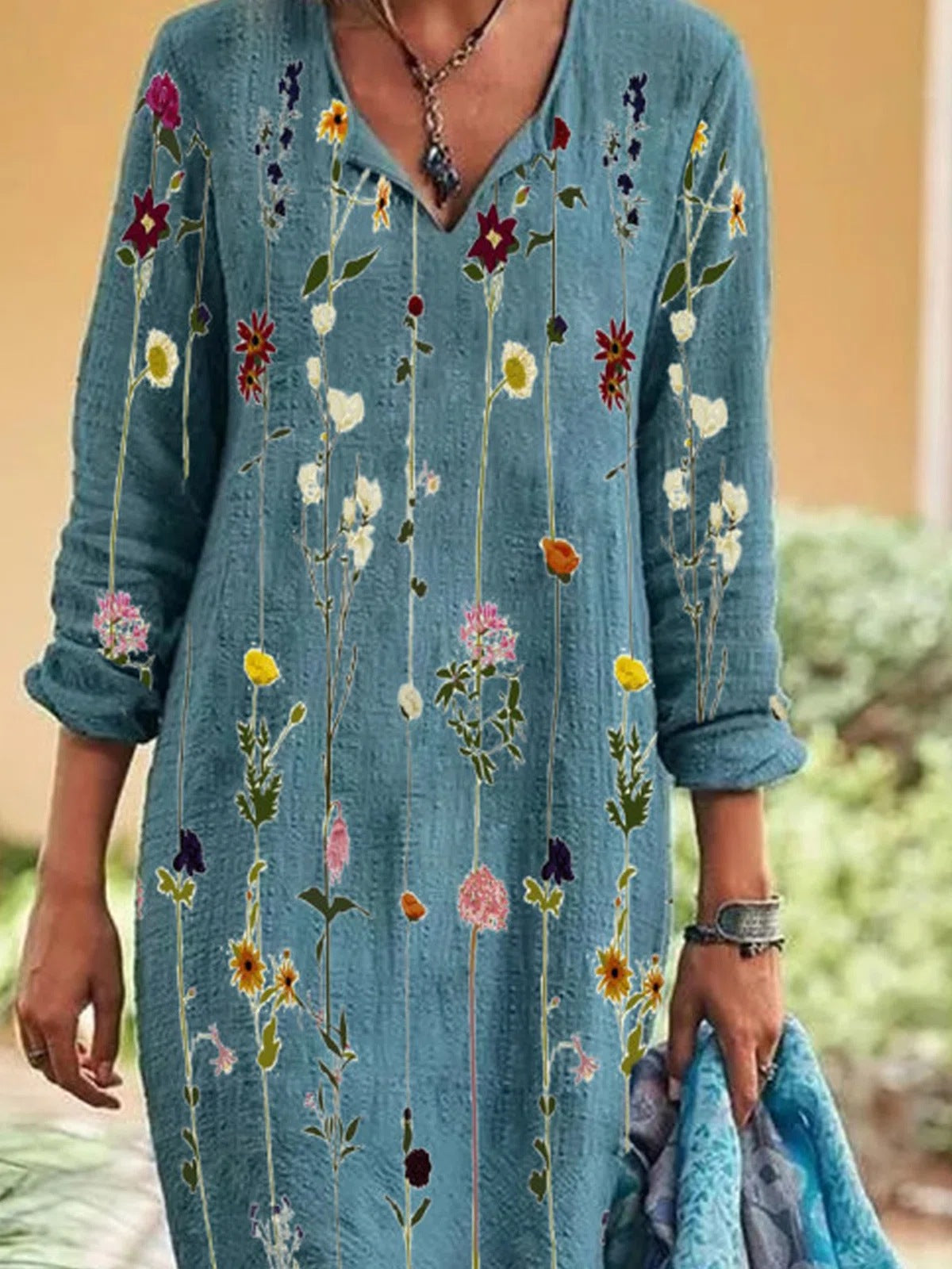 Dame afslappet langærmet kjole med dyb V-udskæring og unik farvegradient Stilla