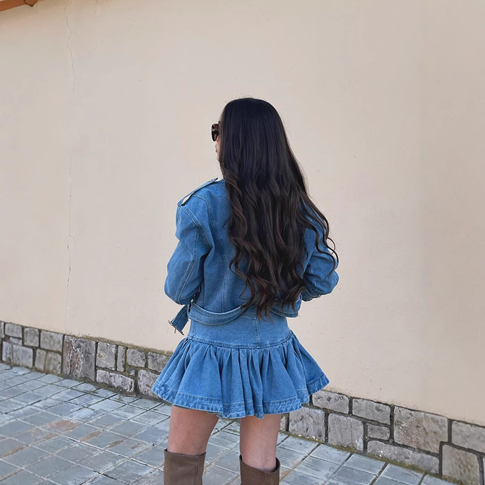 Dame denimjakke med asymmetrisk skæring og fashionable detaljer Stilla