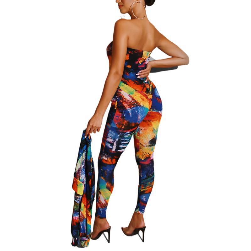 Dame strapless jumpsuit med farverigt penselstræk-design og figursyet pasform Stilla
